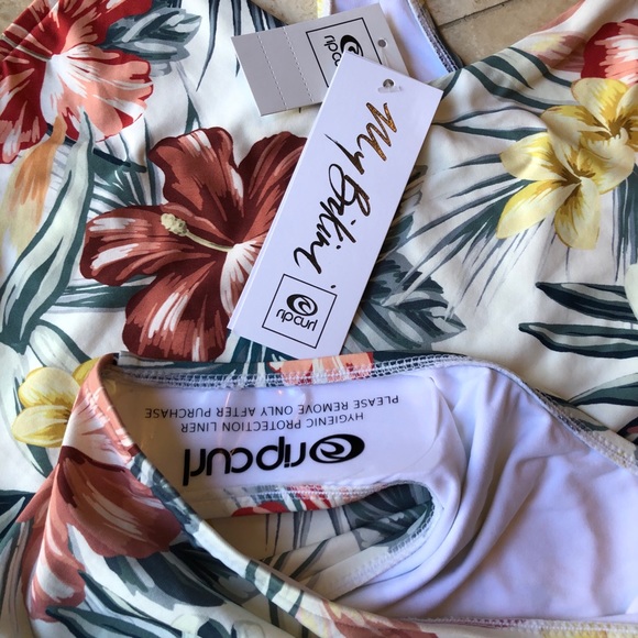 Rip Curl Anini Beach Cheeky Floral Swimsuit NWT Women’s Size Small - Picture 8 of 12